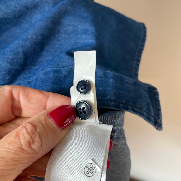 NWT Men’s Banana Republic XL Untucked Standard Fit Denim Button Down - Picture 7 of 9